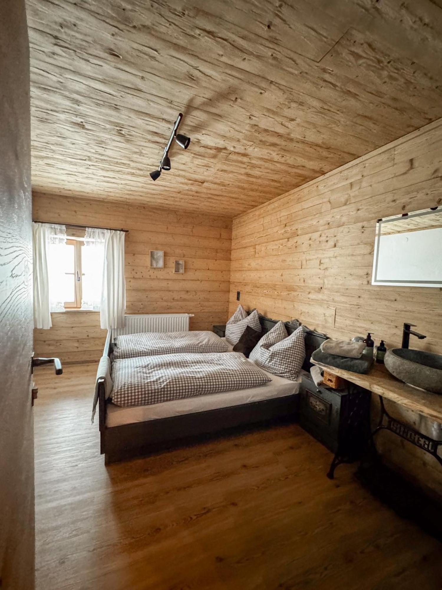 Peer Alm Hotel Navis Bagian luar foto