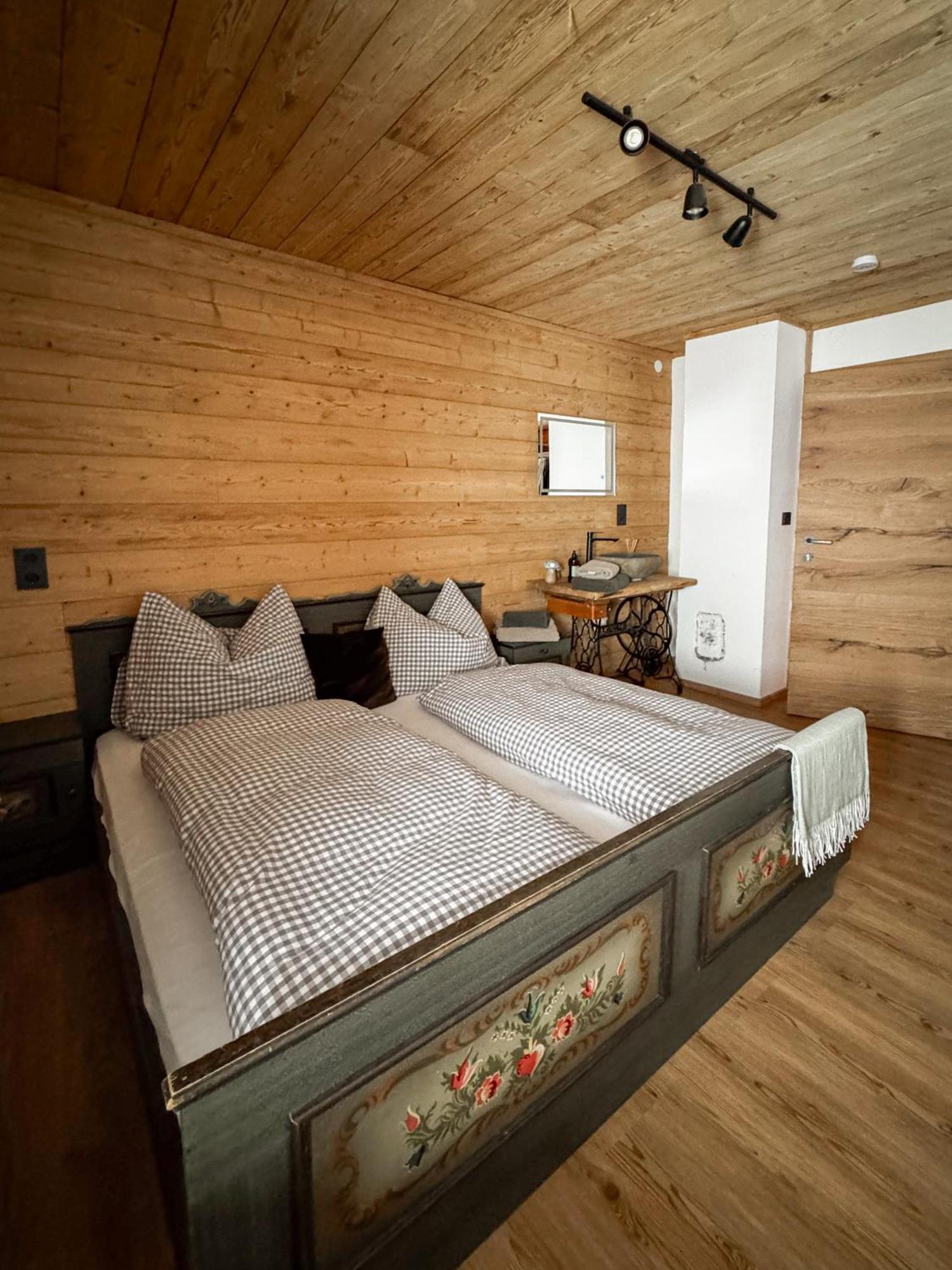 Peer Alm Hotel Navis Bagian luar foto
