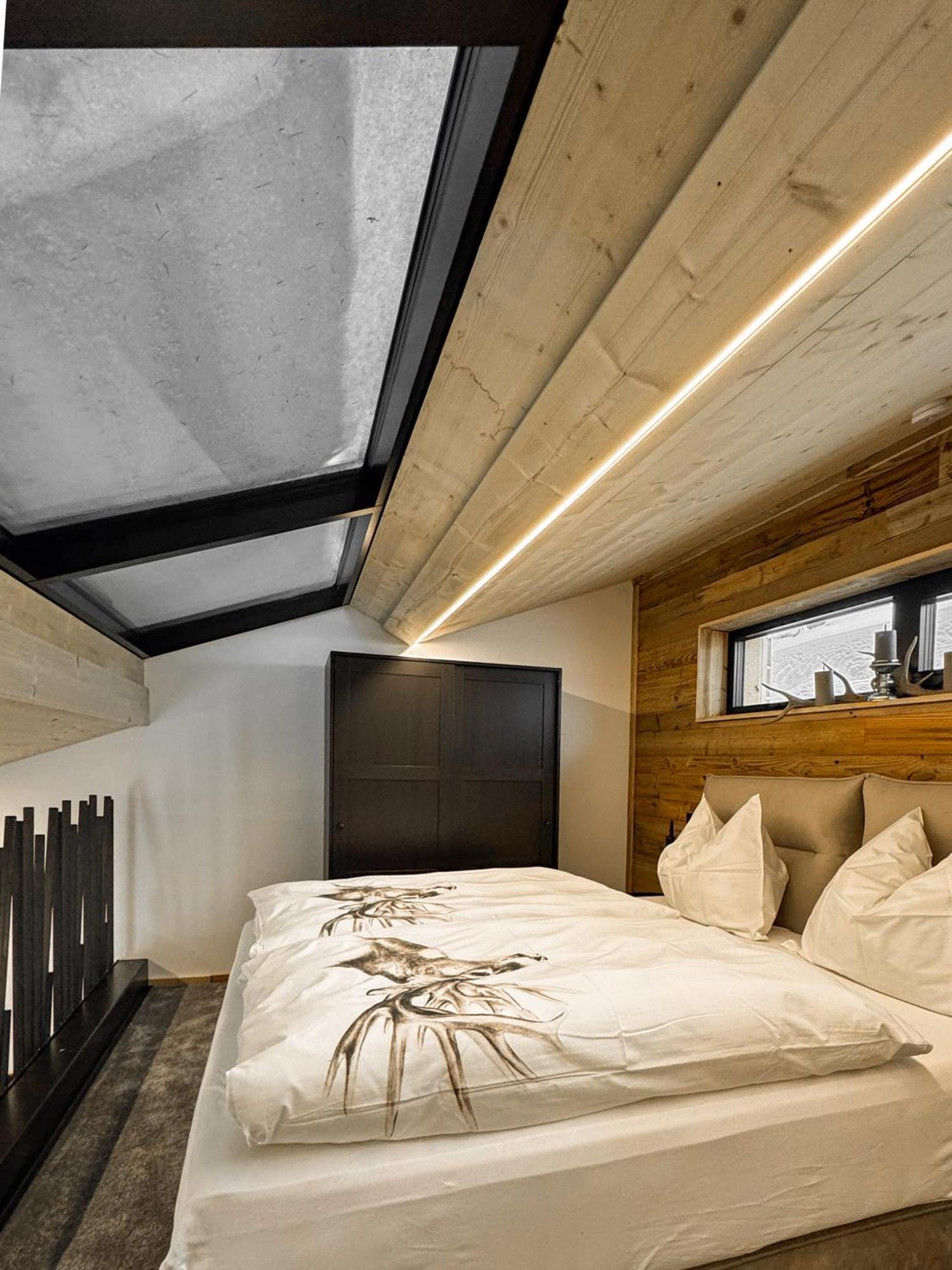 Peer Alm Hotel Navis Bagian luar foto