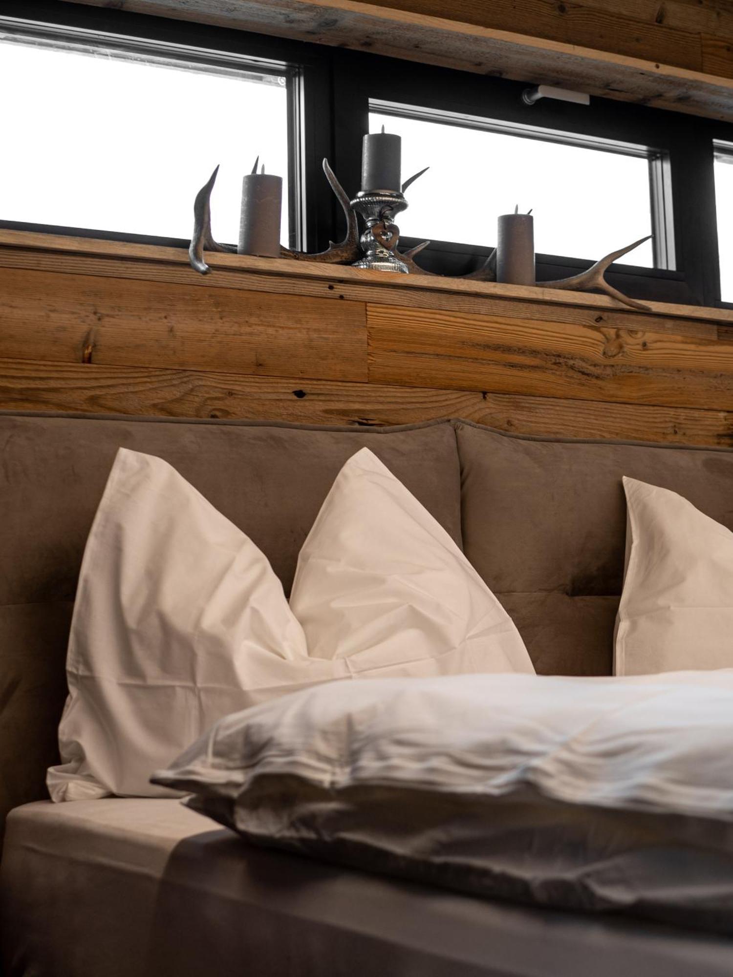 Peer Alm Hotel Navis Bagian luar foto