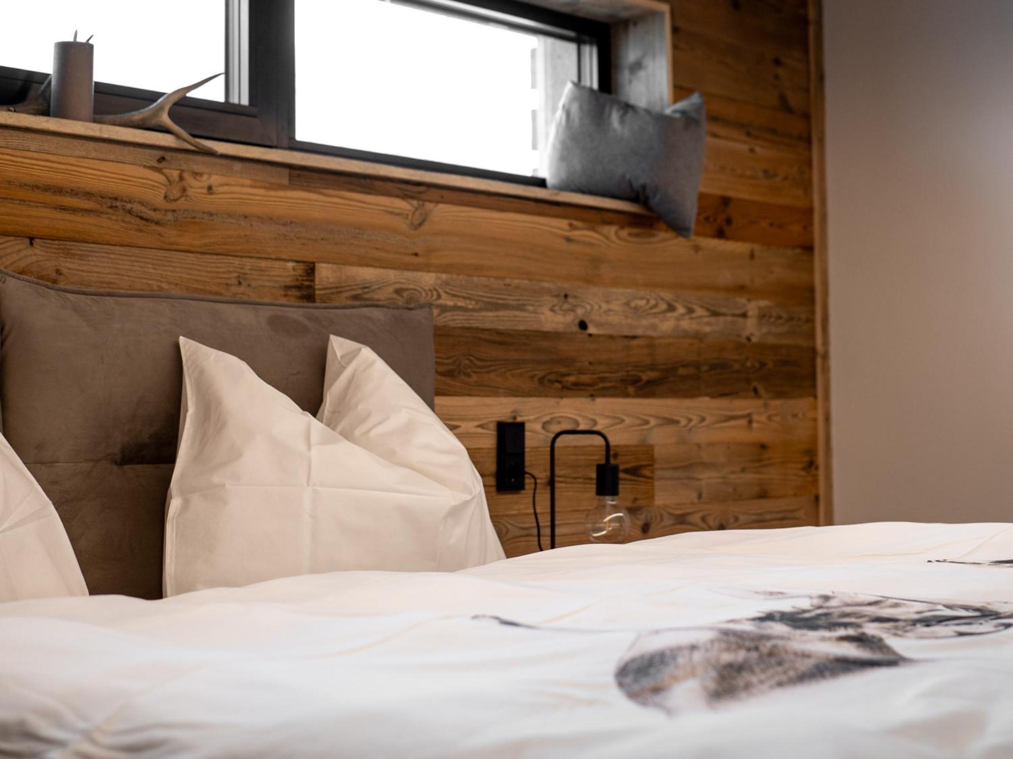 Peer Alm Hotel Navis Bagian luar foto