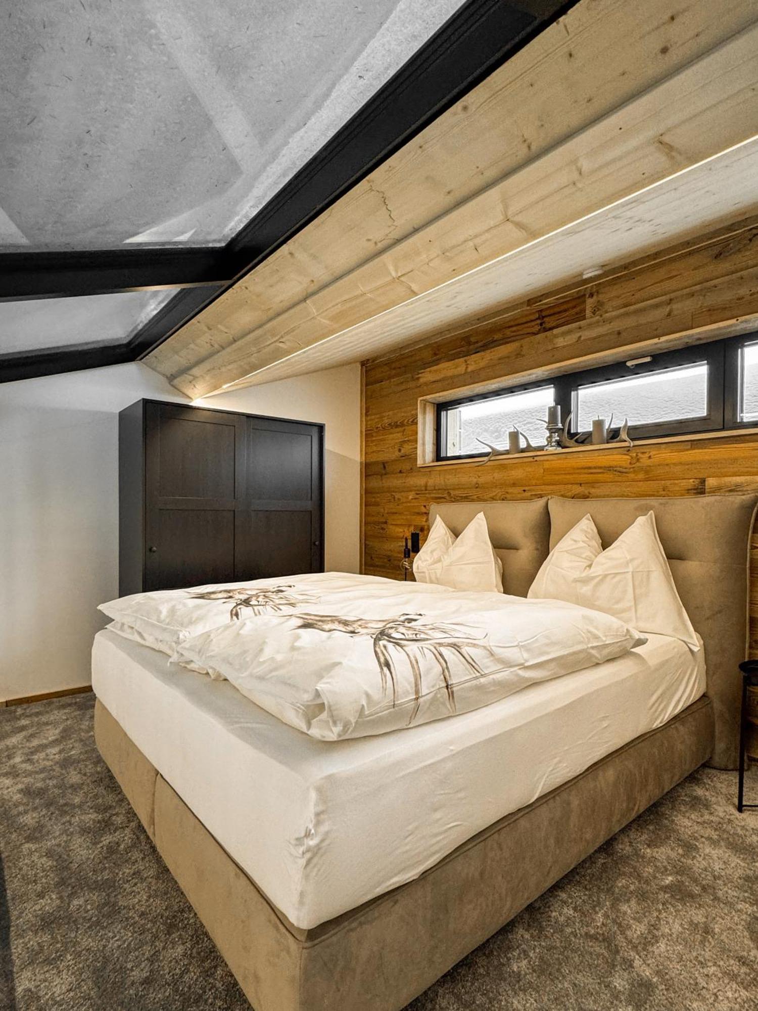 Peer Alm Hotel Navis Bagian luar foto
