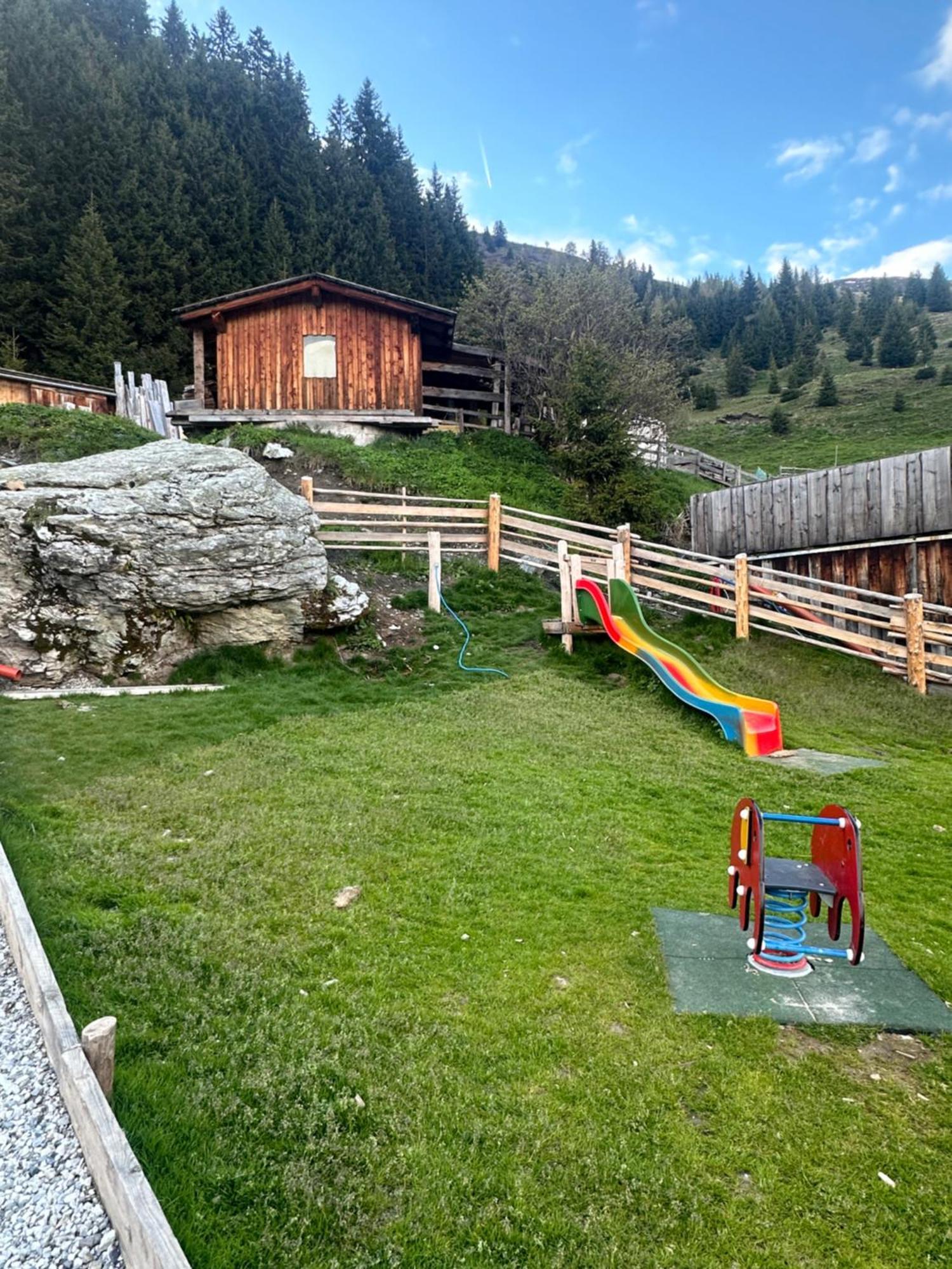 Peer Alm Hotel Navis Bagian luar foto