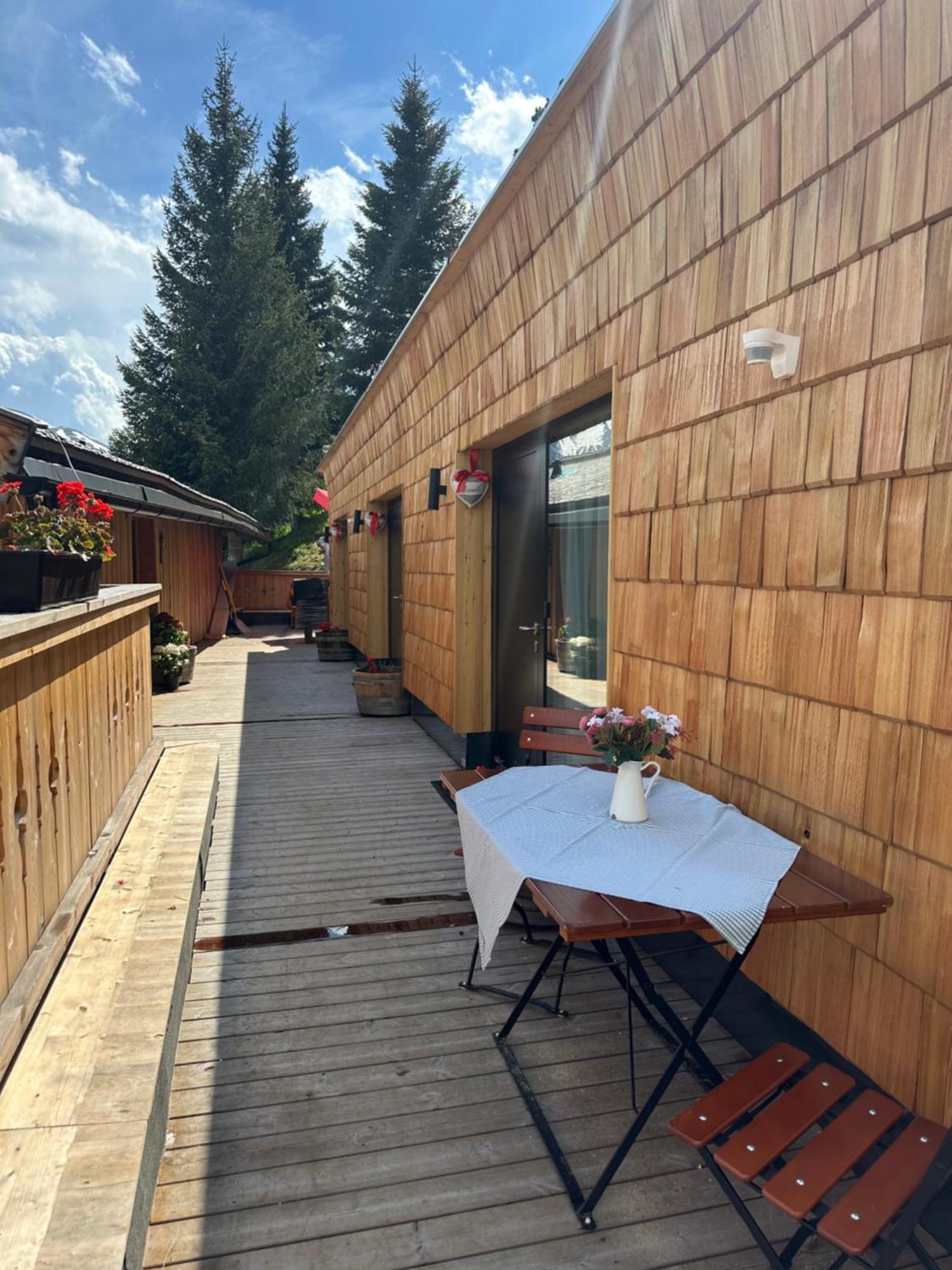 Peer Alm Hotel Navis Bagian luar foto